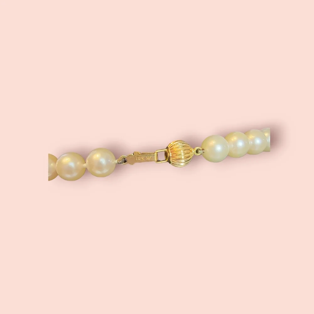 8.5mm Imperial Cultured Pearl's with 14k solid clasp, hand knotted 18" Princess - Picture 4 of 4